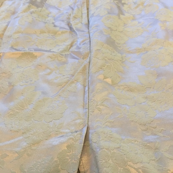 Opalescent skirt with roses XS - Picture 4 of 5